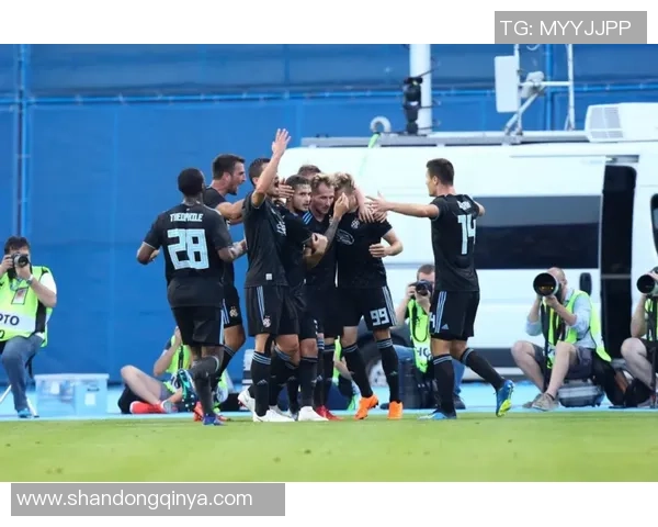 火力全开！日本主场死磕玻利维亚，中超旧将成南美独苗最终的期望